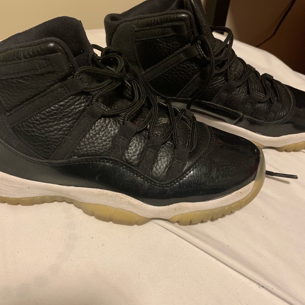 Jordan retro 10 used size 5.5 grade school